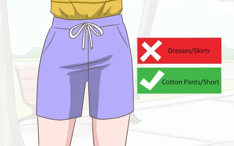 Pantaloni corti di cotone per evitare l'irritazione da sfregamento. No a vestiti e gonne.
