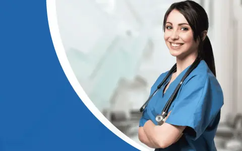 Giovane professionista socio sanitario che lavoro puoi fare? Sorridente infermiera con stetoscopio, pronta ad aiutare.