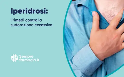 Uomo con camicia bagnata di sudore, che indica iperidrosi. Scopri i rimedi per la sudorazione eccessiva e i farmaci che la provocano.