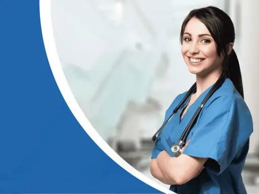Giovane professionista socio sanitario che lavoro puoi fare? Sorridente infermiera con stetoscopio, pronta ad aiutare.