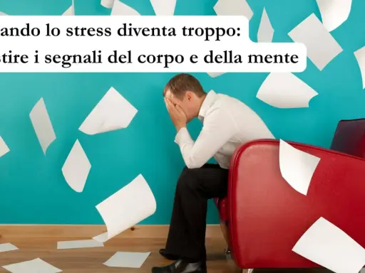 Uomo stressato in poltrona rossa, circondato da fogli volanti. Impara a gestire lo stress, non parlare lentamente cause.