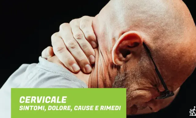 Uomo con dolore alla cervicale, che si massaggia il collo. La Tachipirina per cervicale va bene per alleviare il fastidio.