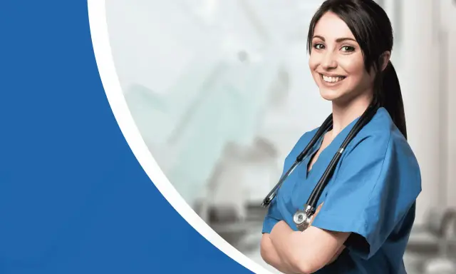 Giovane professionista socio sanitario che lavoro puoi fare? Sorridente infermiera con stetoscopio, pronta ad aiutare.