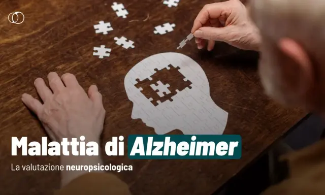 Mani anziane compongono un puzzle a forma di testa, simboleggiando la progressione della malattia di Alzheimer in quanto tempo degenera.
