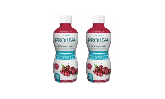 Due bottiglie di integratori proteici ProHeal al gusto di ciliegia, ideali per il recupero delle ferite e piaghe da decubito.