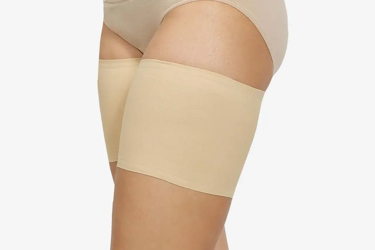 Fasce per cosce color carne, utili per prevenire l'irritazione interno coscia. Rimedi efficaci per il comfort.